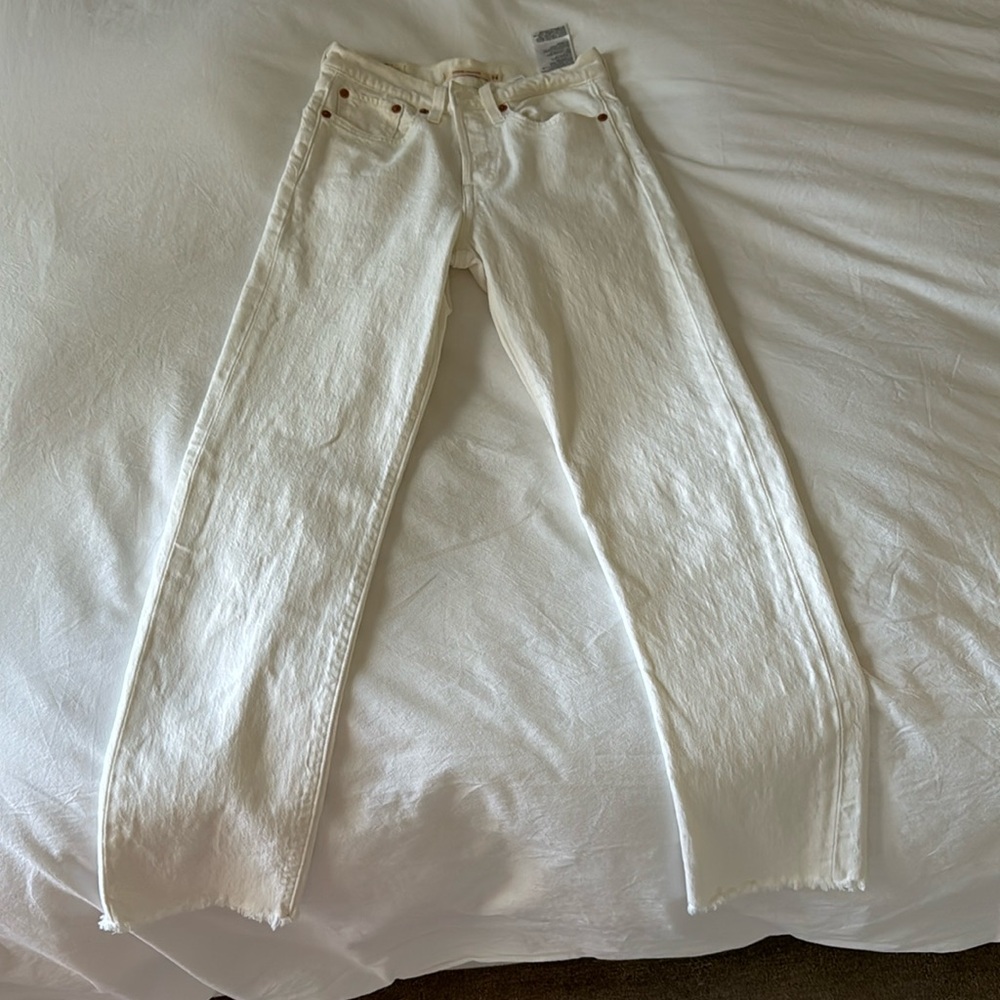 Levi wedgie white jeans